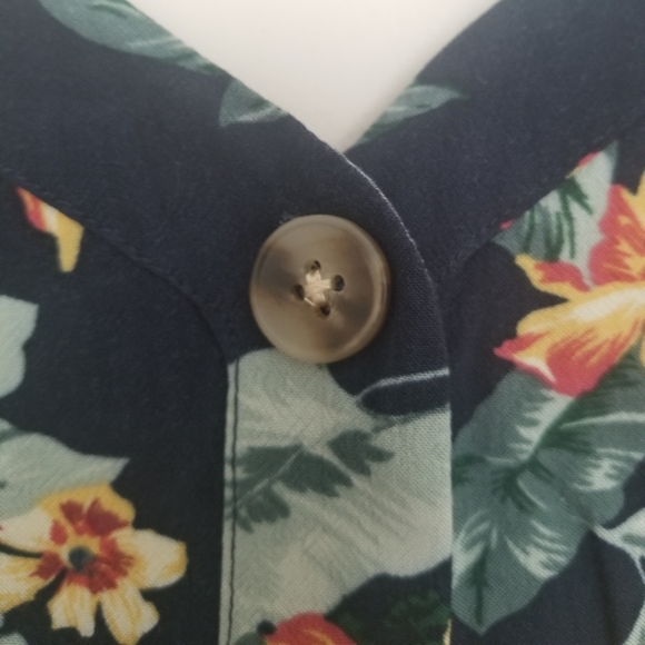 NWoT Abercrombie & Fitch Hawaiian Tank - Picture 4 of 7